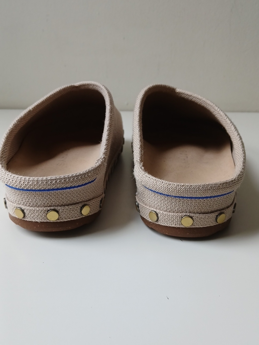 Rothy's Casual Clog Gold Stud Detail Cream Women's 9 - Picture 4 of 7